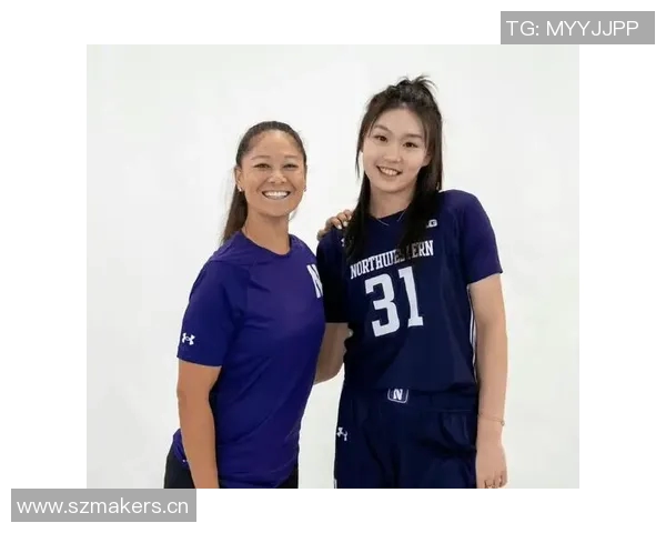 王芙蕖分享NCAA西北大学新赛季定妆照迎接第三年挑战尽享球场乐趣