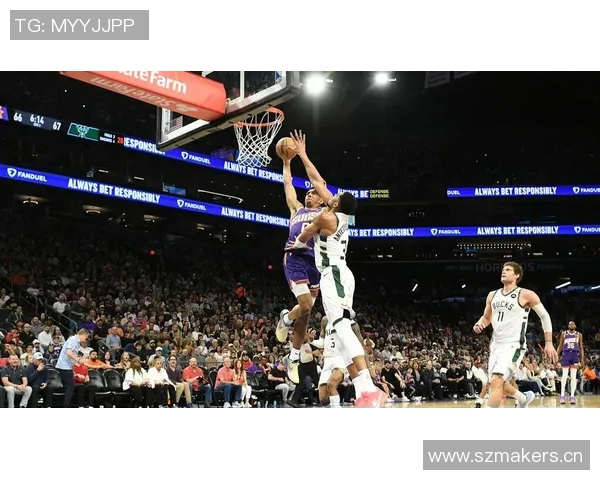 布克赞邓恩今夏训练刻苦展现更强侵略性状态提升显著 布克赞邓恩今夏训练刻苦展现更强侵略性状态提升显著